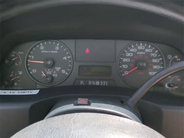 2005 Ford Econoline E-550 25