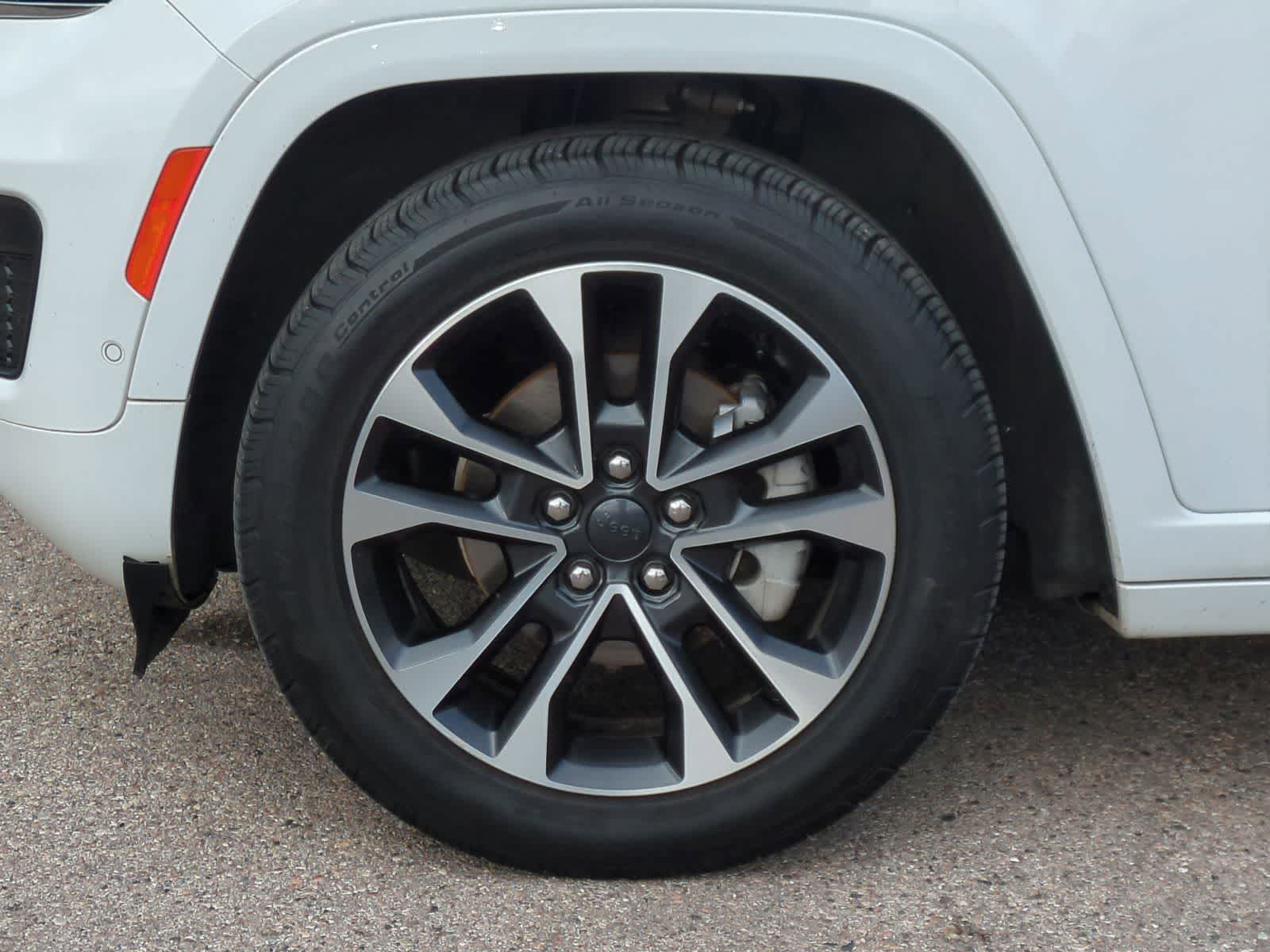 Thumbnail: 2022 Jeep Grand Cherokee - 14