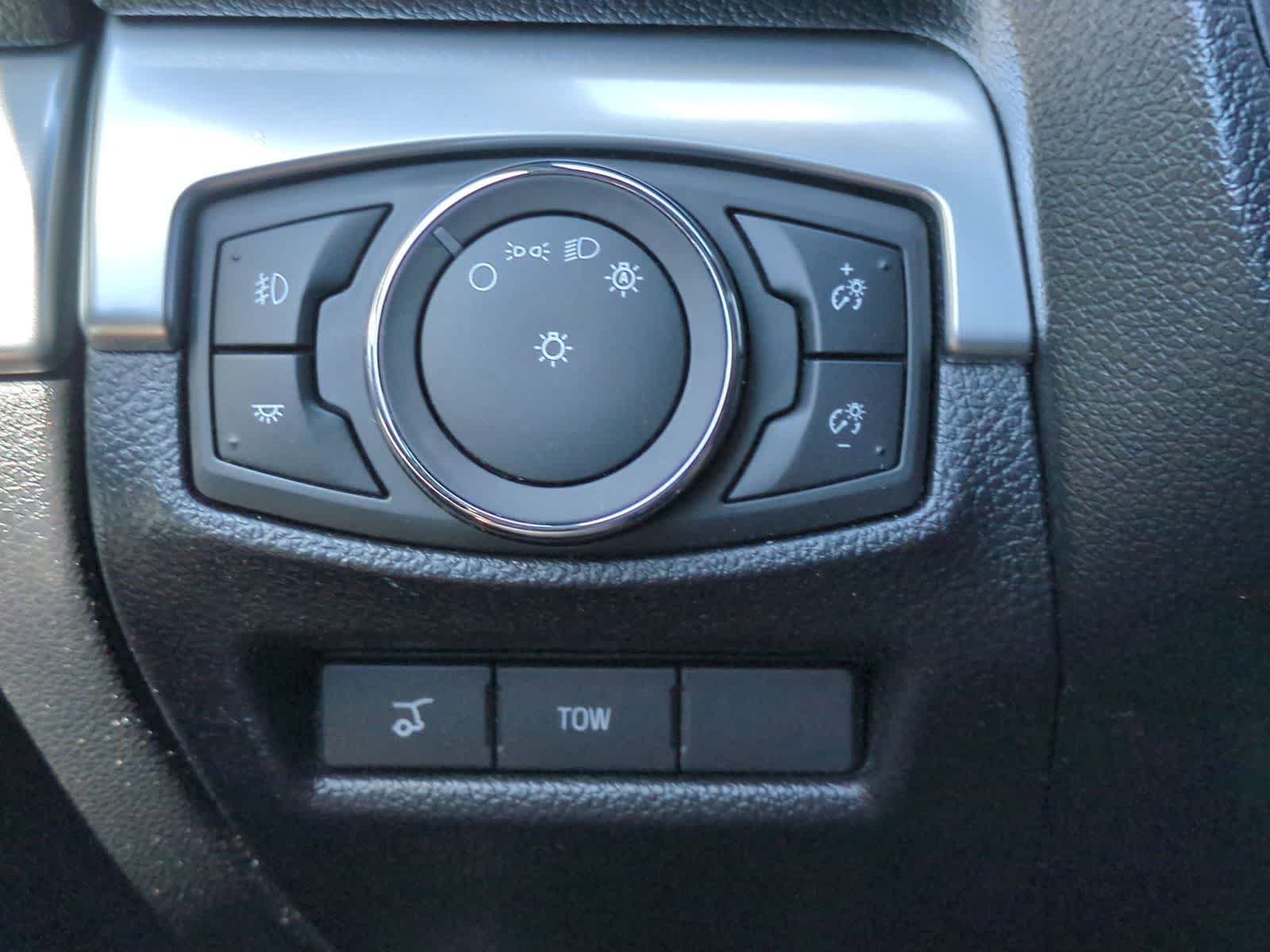 Thumbnail: 2018 Ford Explorer - 32