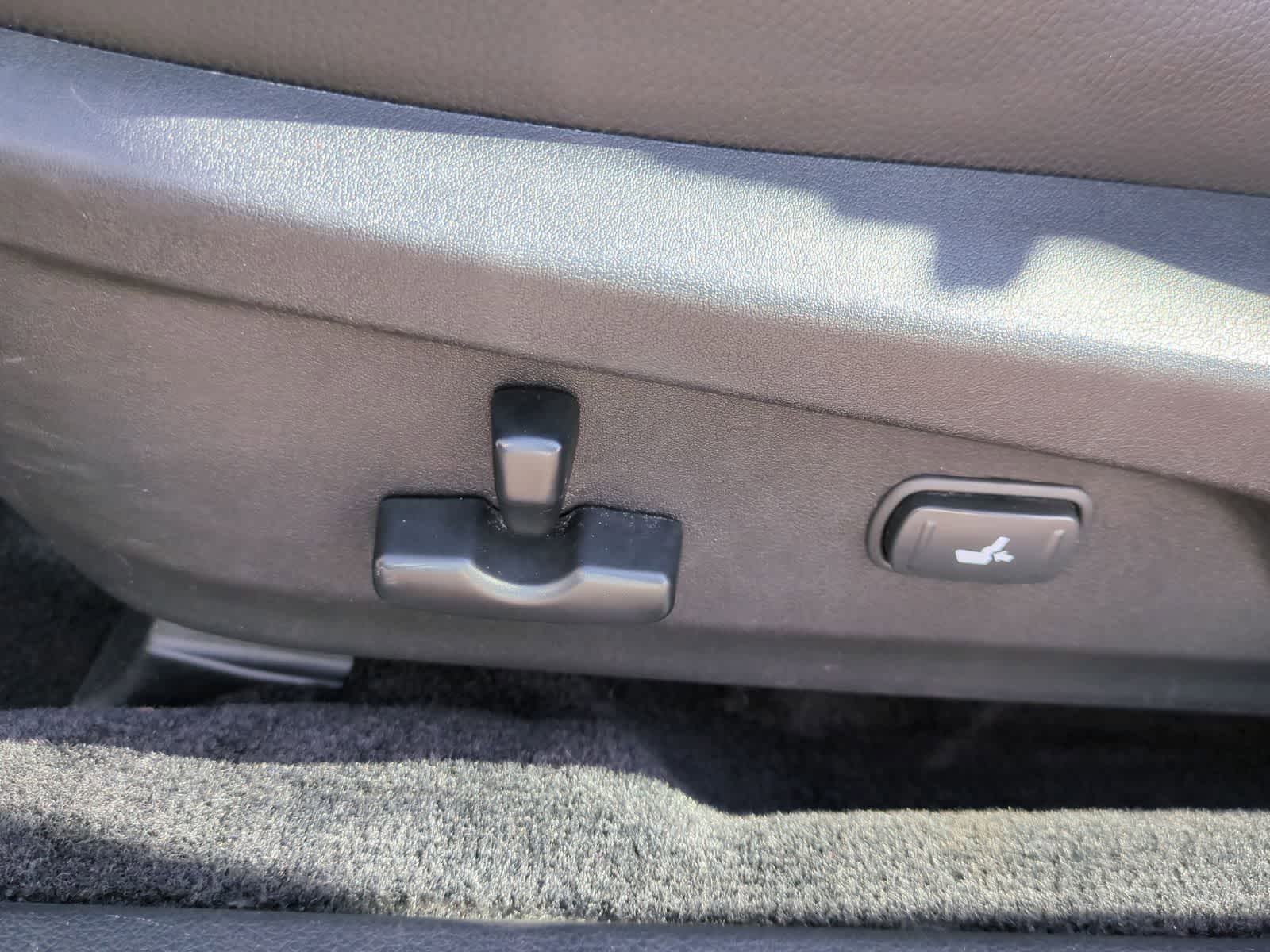 Thumbnail: 2010 Subaru Legacy - 17