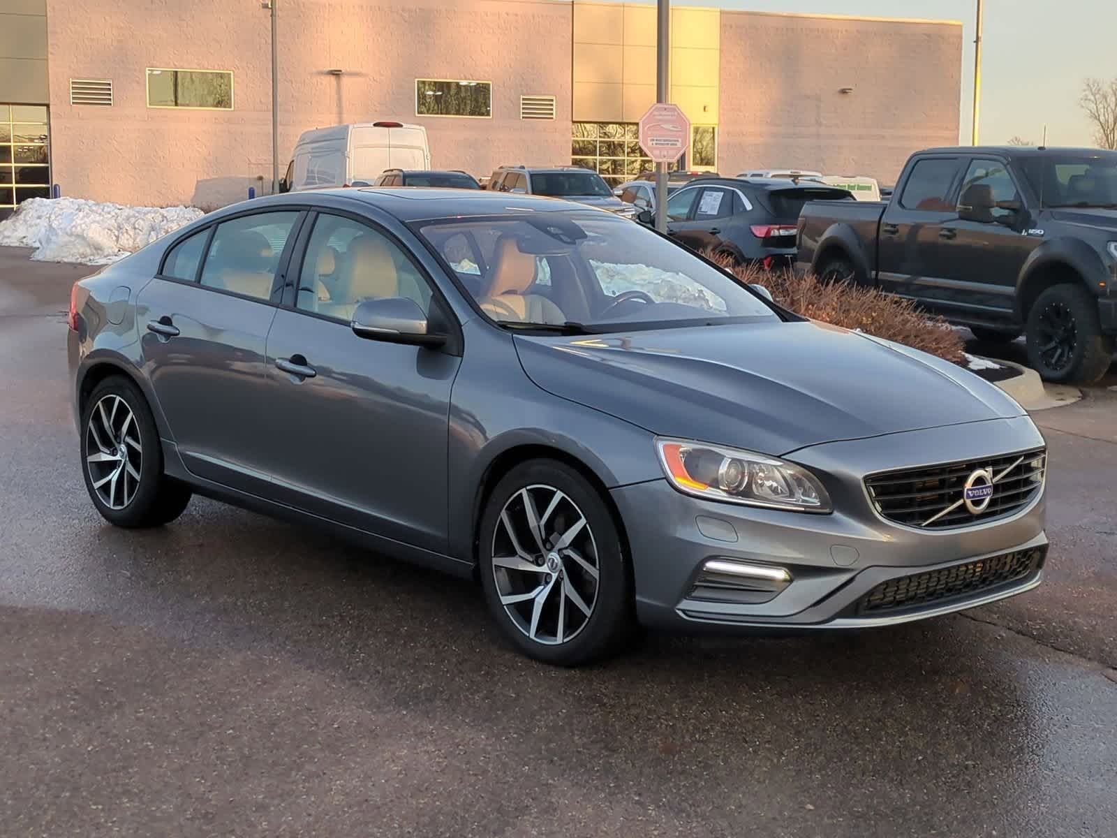 Thumbnail: 2017 Volvo S60 - 2