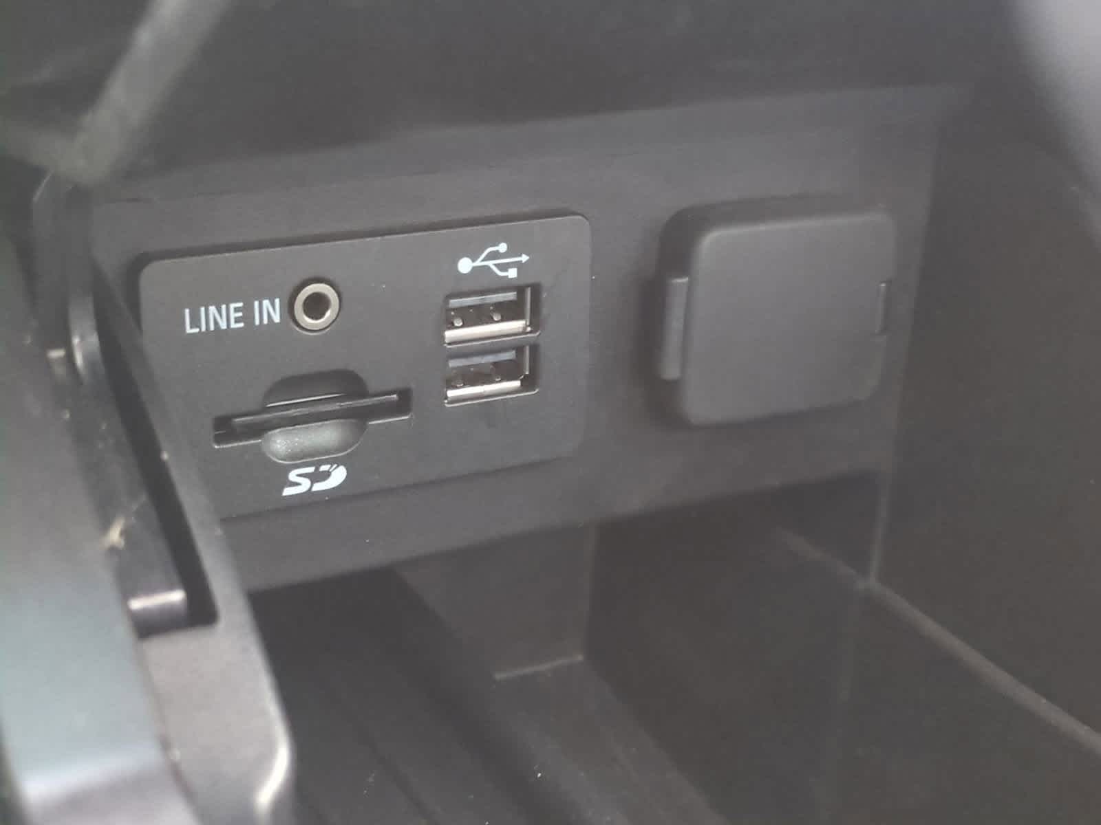 Thumbnail: 2015 Ford Explorer - 34