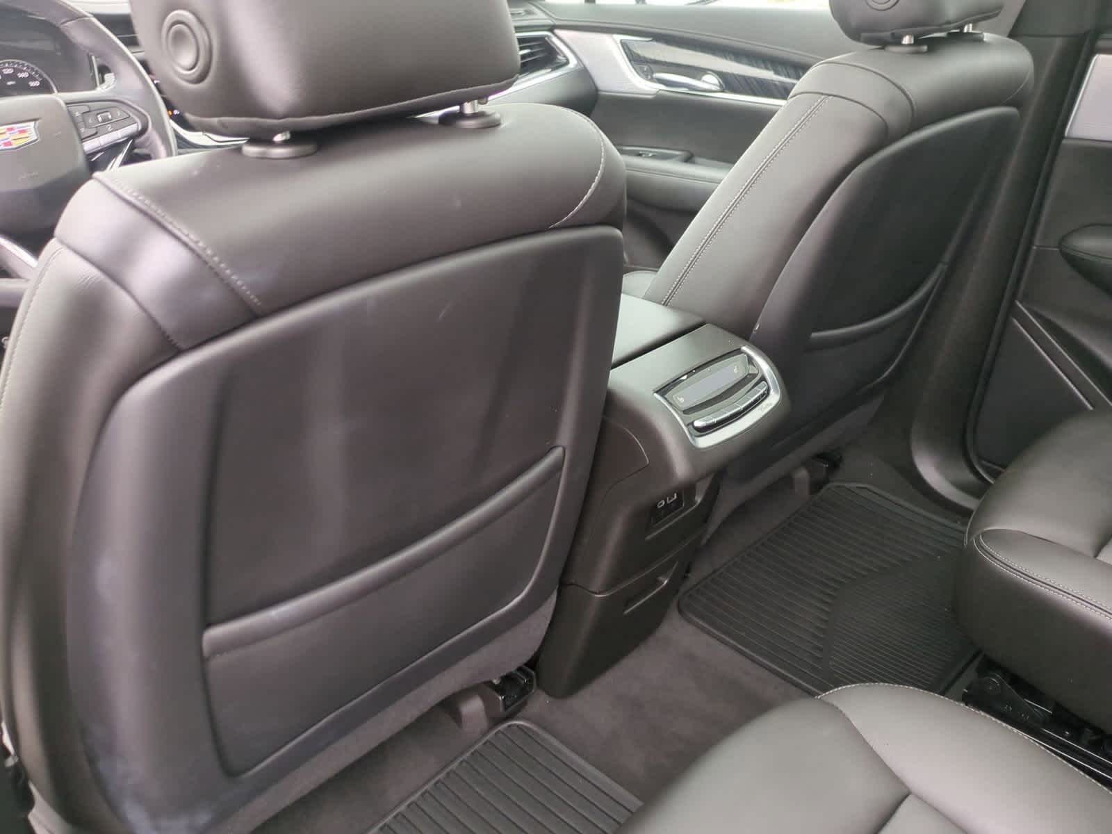 Thumbnail: 2024 Cadillac XT6 - 18