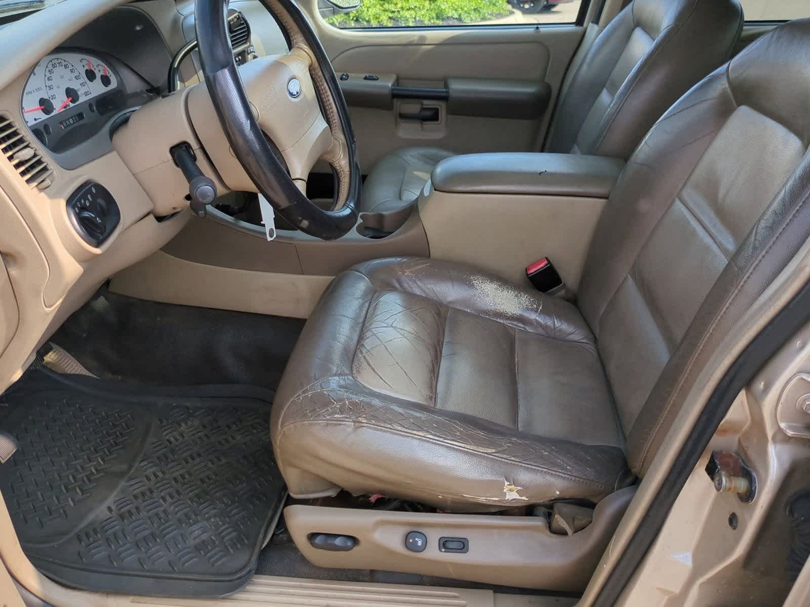 Thumbnail: 2004 Ford Explorer Sport Trac - 16