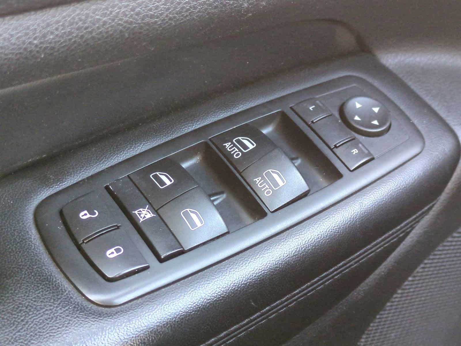 Thumbnail: 2015 Jeep Grand Cherokee - 28