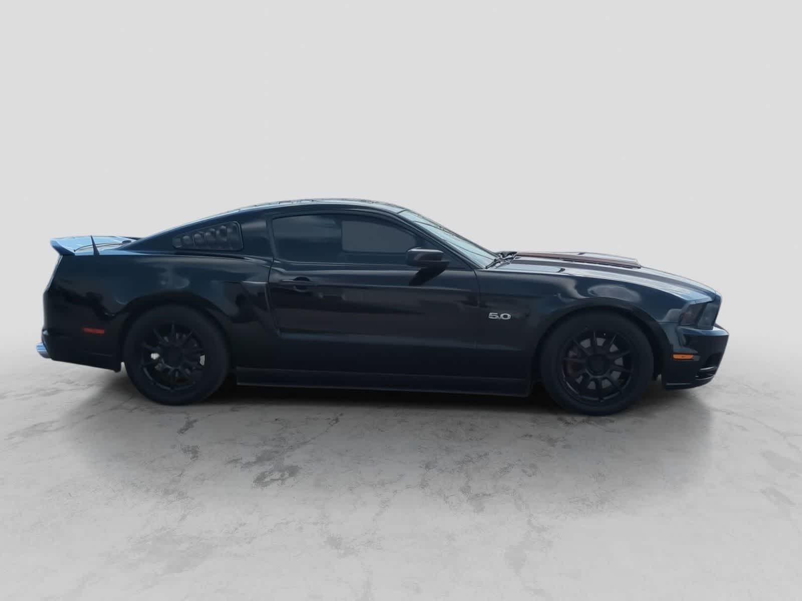 Thumbnail: 2013 Ford Mustang - 7