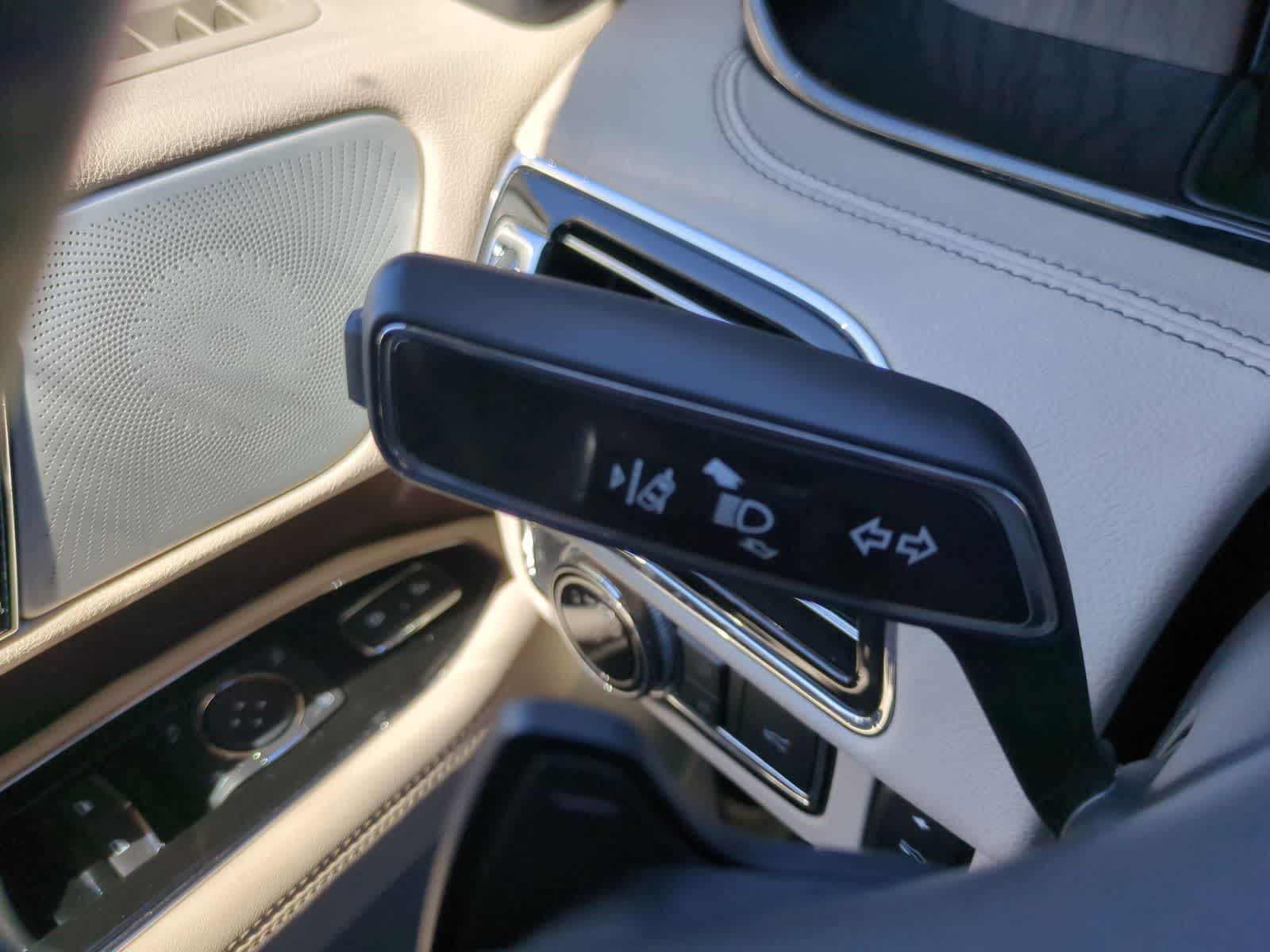 Thumbnail: 2021 Lincoln Navigator - 28