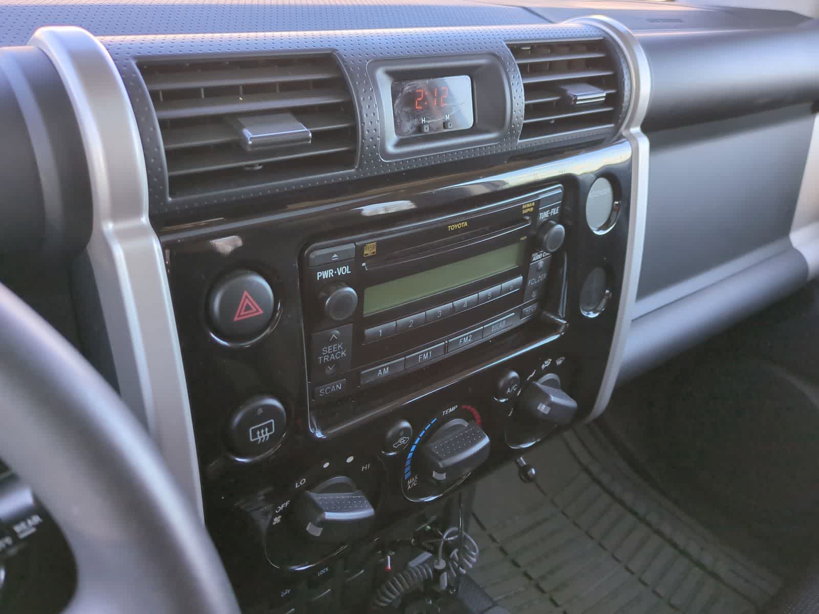 Thumbnail: 2010 Toyota FJ Cruiser - 28