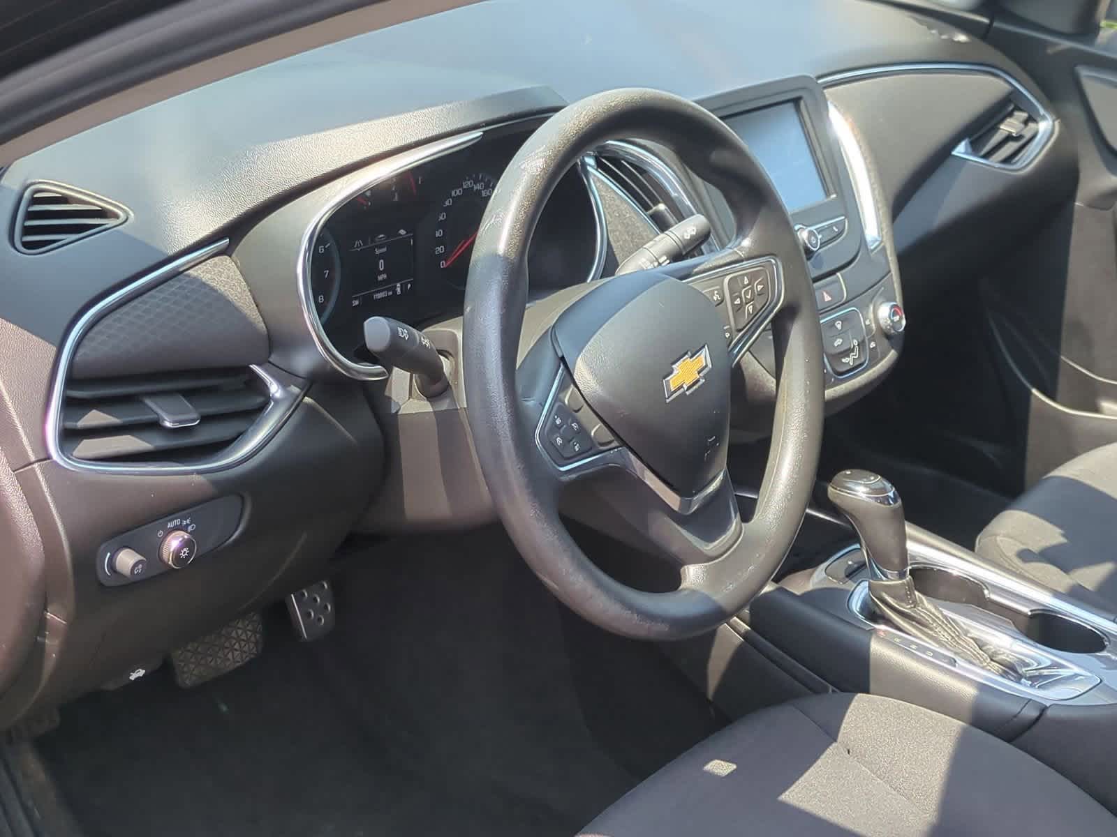 Thumbnail: 2016 Chevrolet Malibu - 10