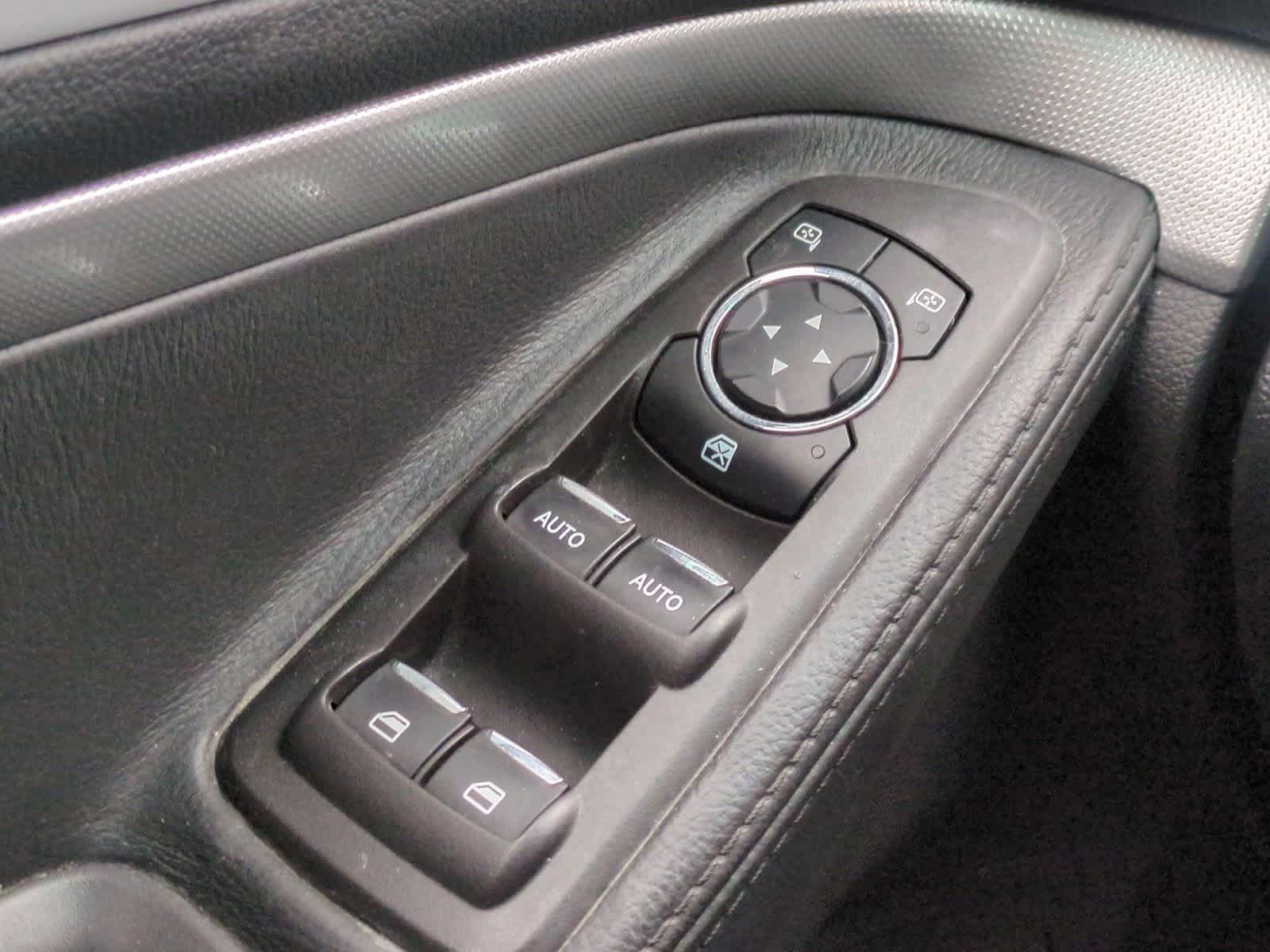 Thumbnail: 2015 Ford Explorer - 28