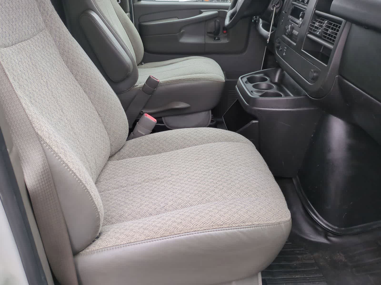 Thumbnail: 2013 GMC Savana - 18