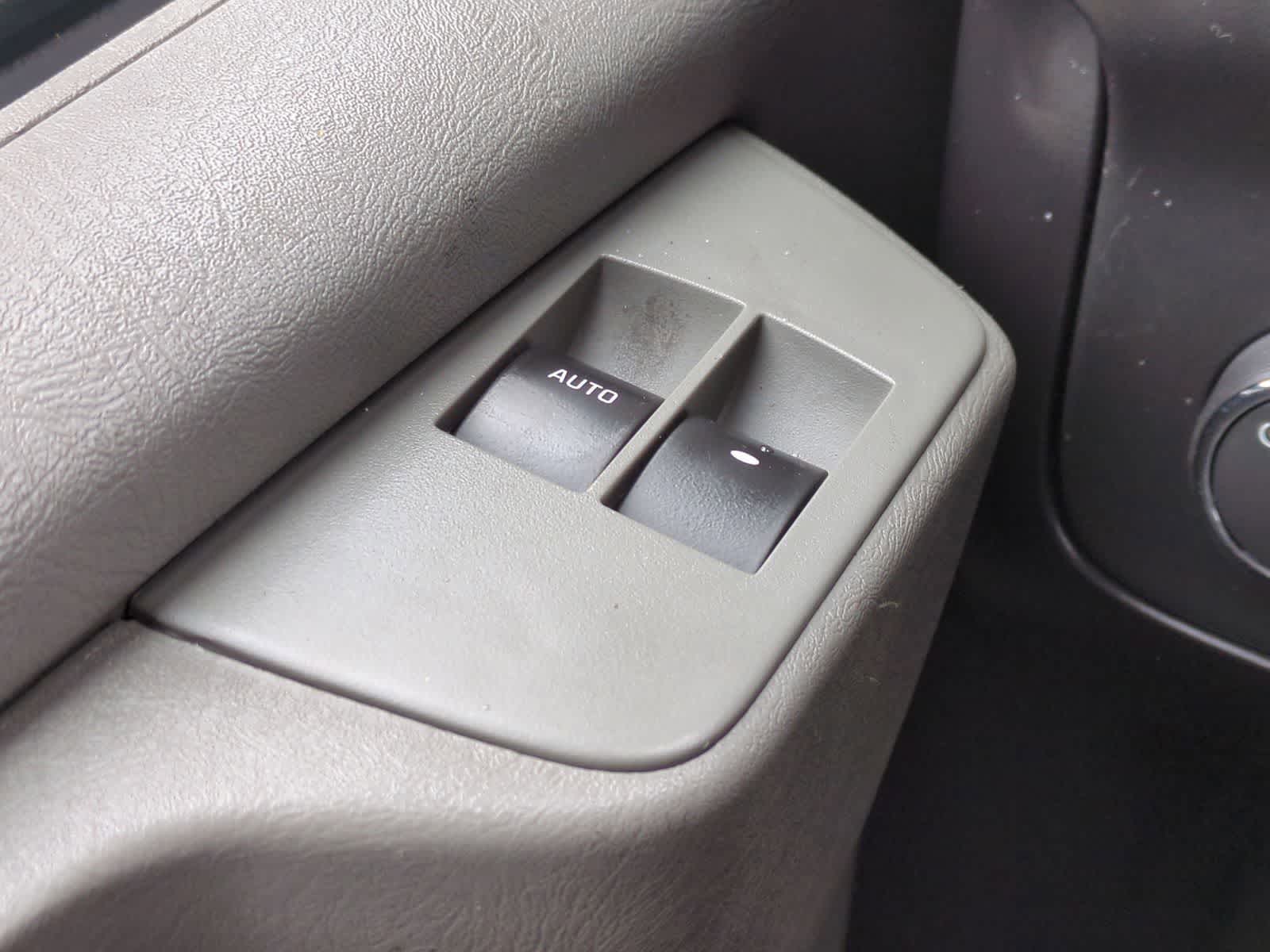 Thumbnail: 2013 GMC Savana - 23