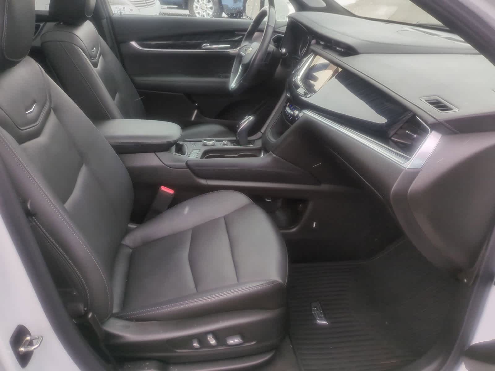 Thumbnail: 2024 Cadillac XT6 - 25