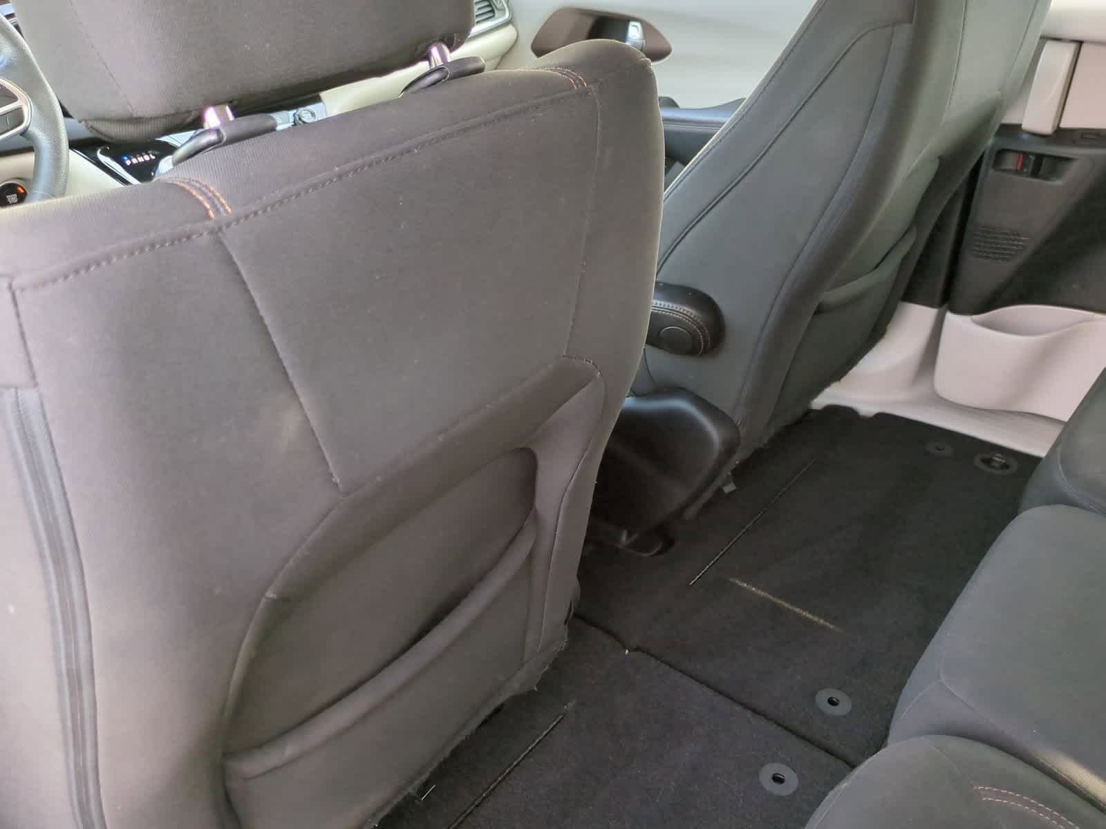 Thumbnail: 2018 Chrysler Pacifica - 18