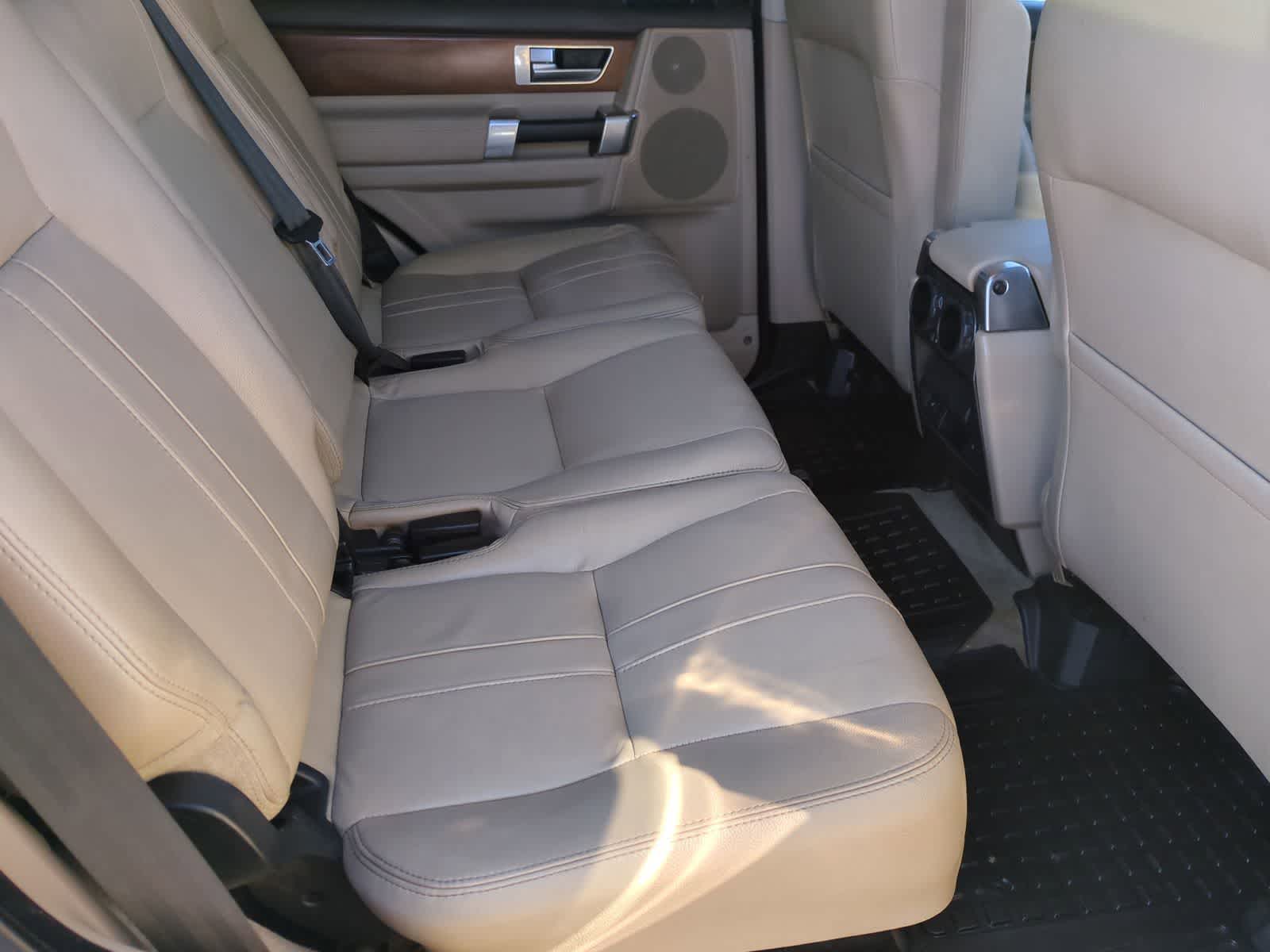 Thumbnail: 2016 Land Rover LR4 - 21