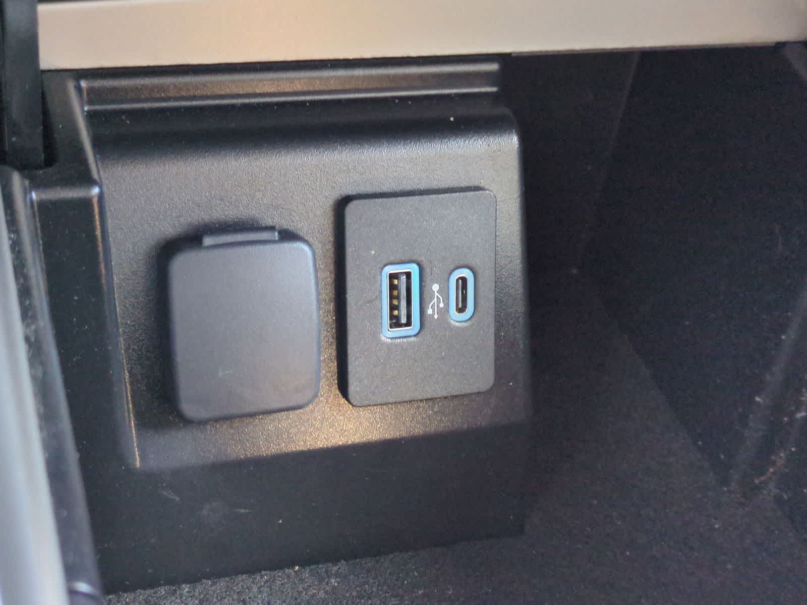 Thumbnail: 2023 Ford Explorer - 31