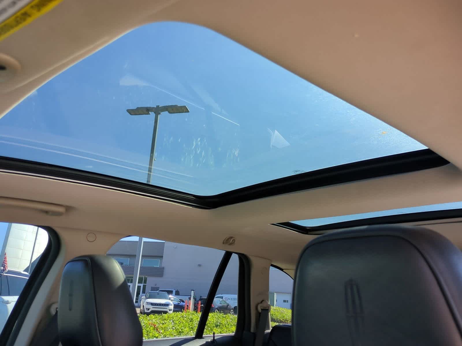 Thumbnail: 2010 Lincoln MKX - 19