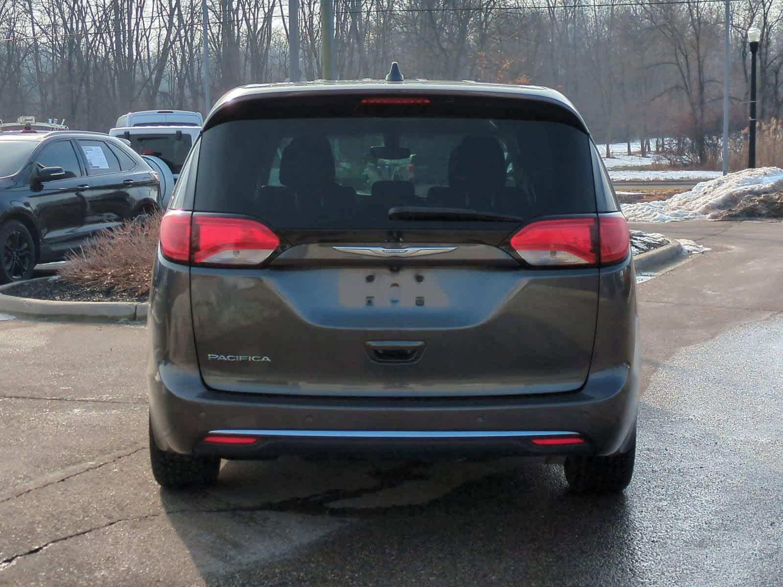 Thumbnail: 2018 Chrysler Pacifica - 7
