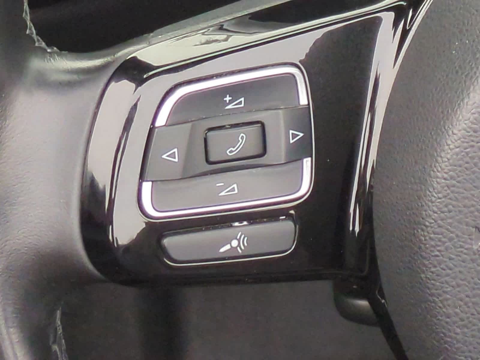 Thumbnail: 2017 Volkswagen Beetle - 24