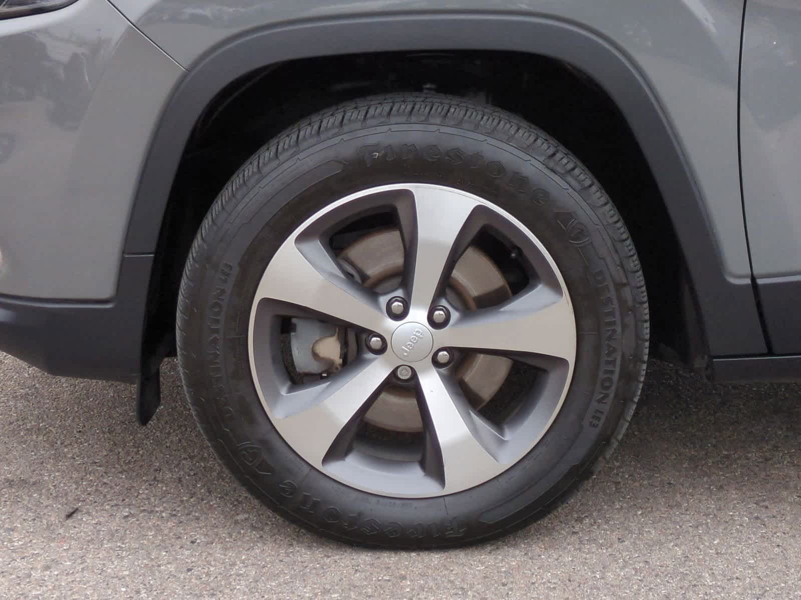 Thumbnail: 2020 Jeep Cherokee - 14