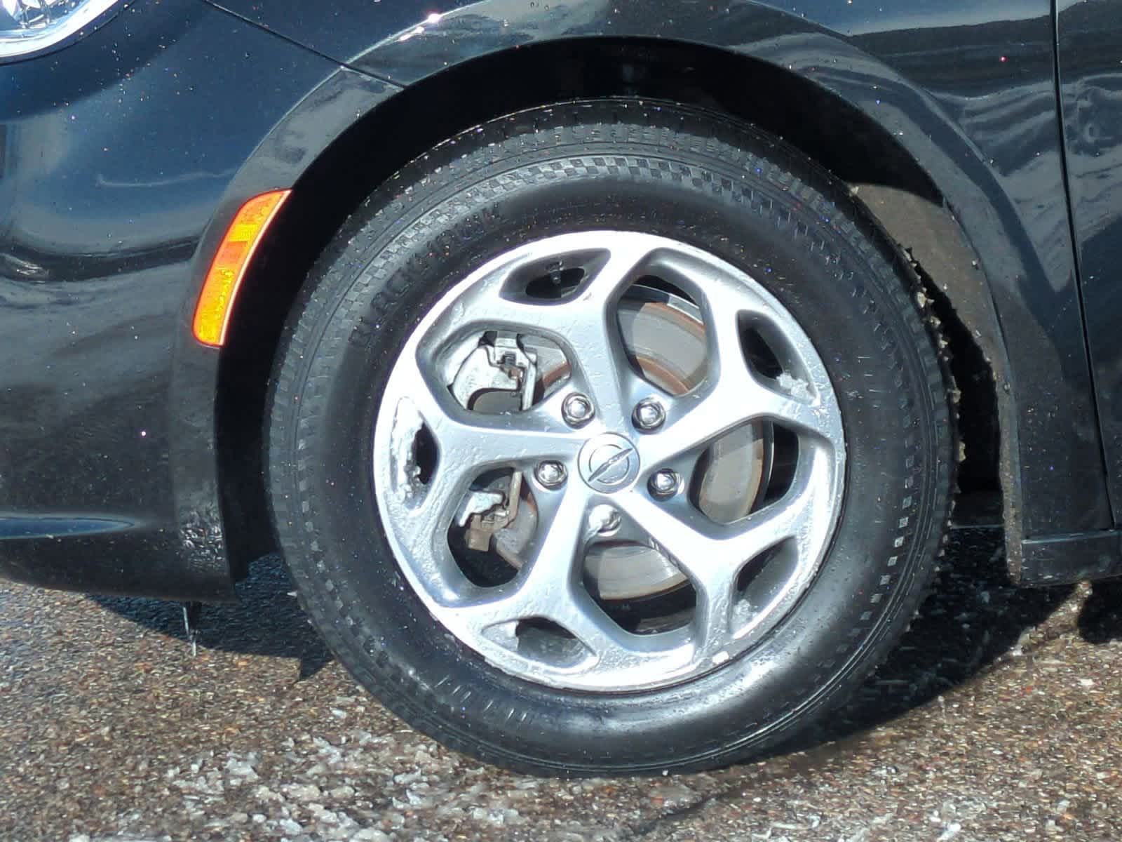 Thumbnail: 2023 Chrysler Pacifica - 14