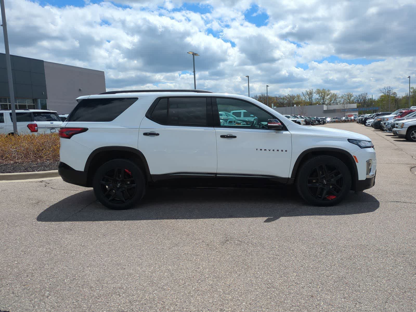 Thumbnail: 2023 Chevrolet Traverse - 9