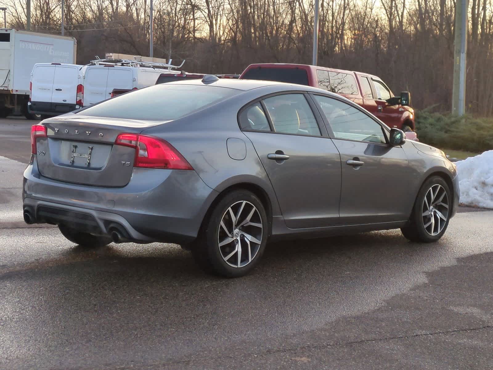 Thumbnail: 2017 Volvo S60 - 8