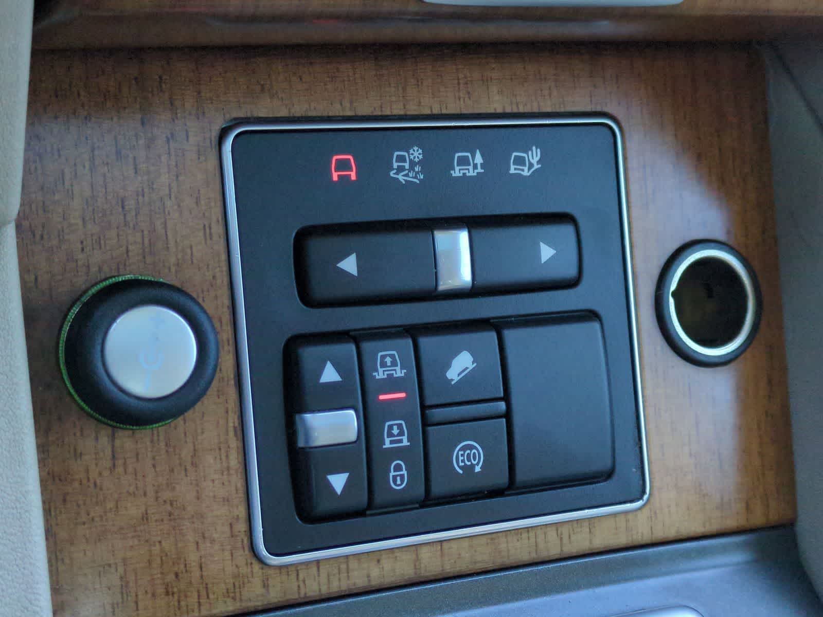 Thumbnail: 2016 Land Rover LR4 - 31