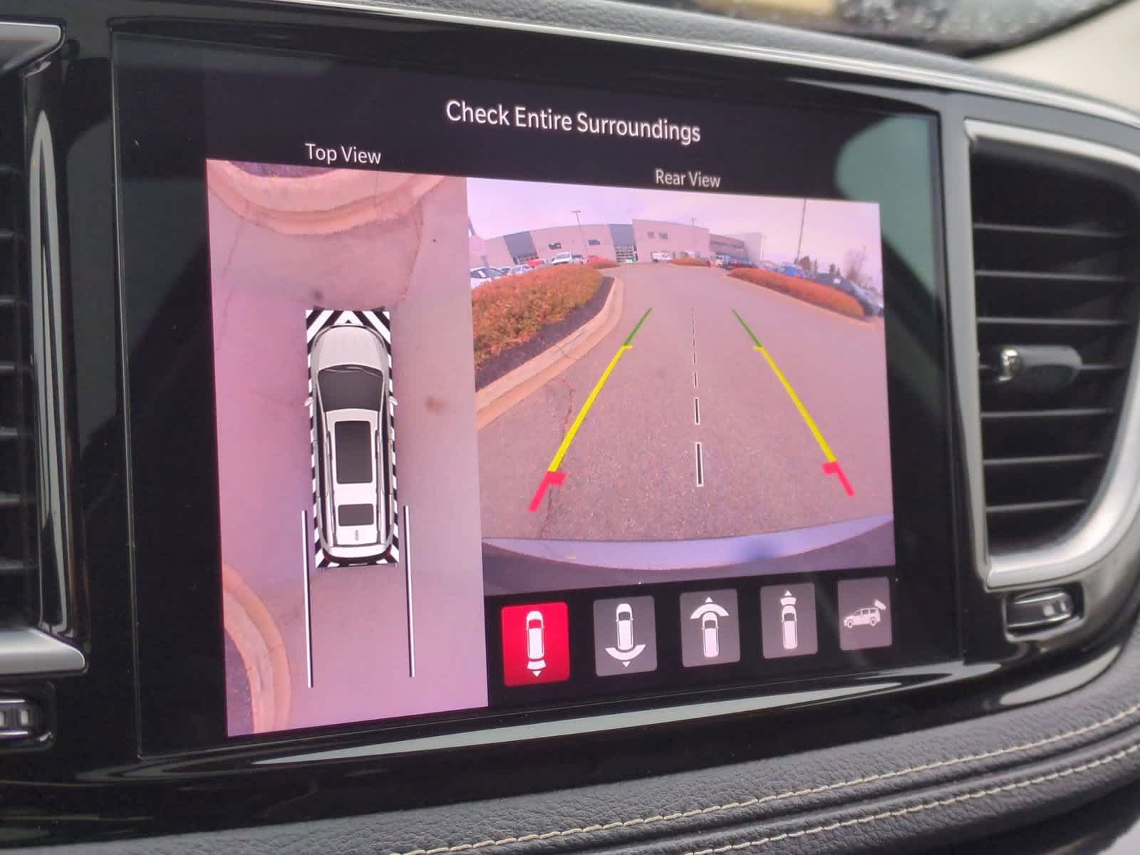 Thumbnail: 2022 Chrysler Pacifica - 33