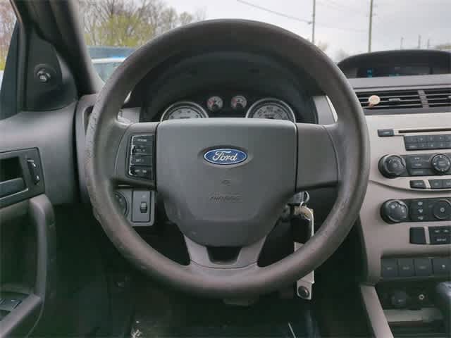 2010 Ford Focus SE 21