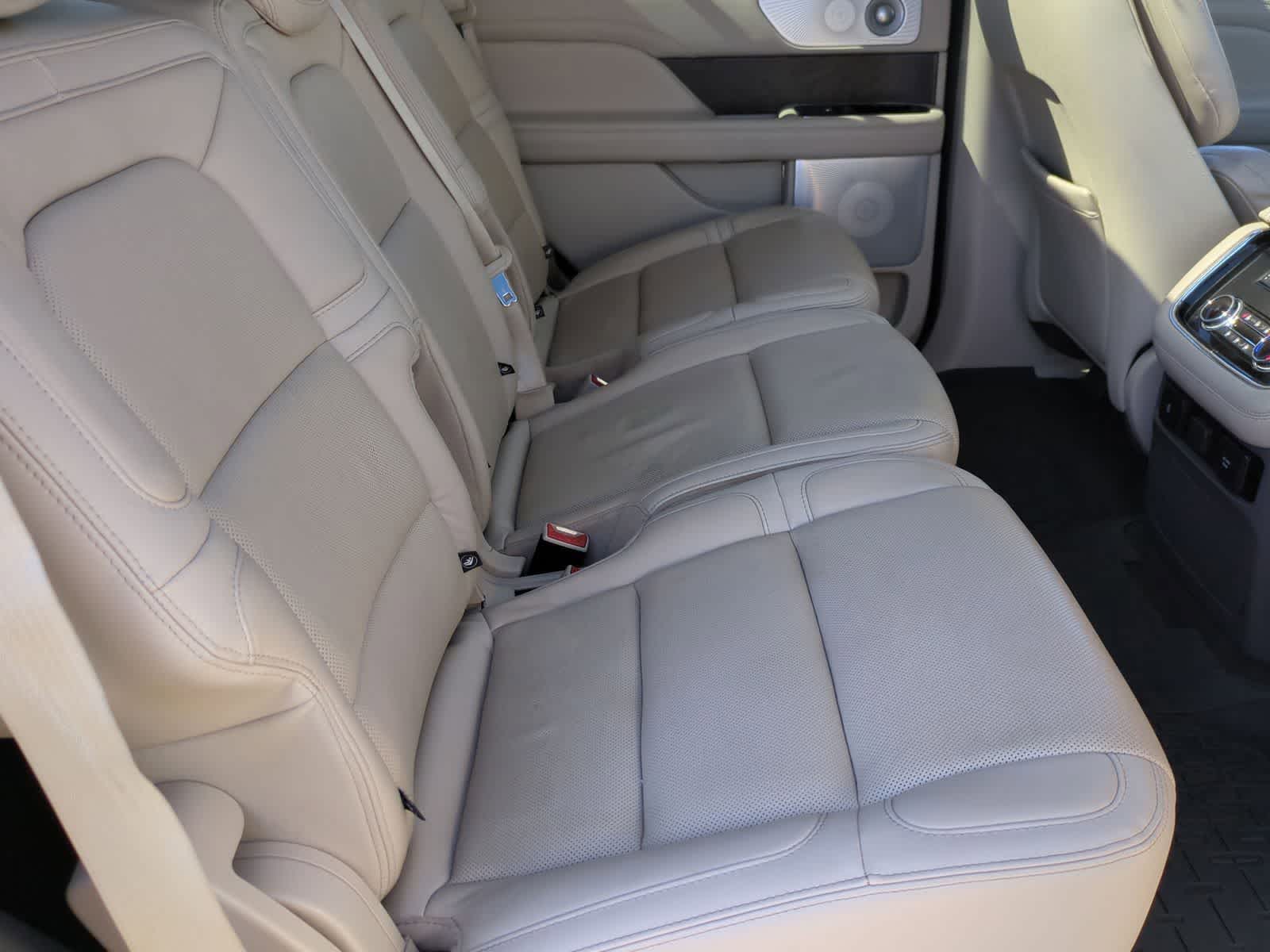 Thumbnail: 2021 Lincoln Navigator - 21