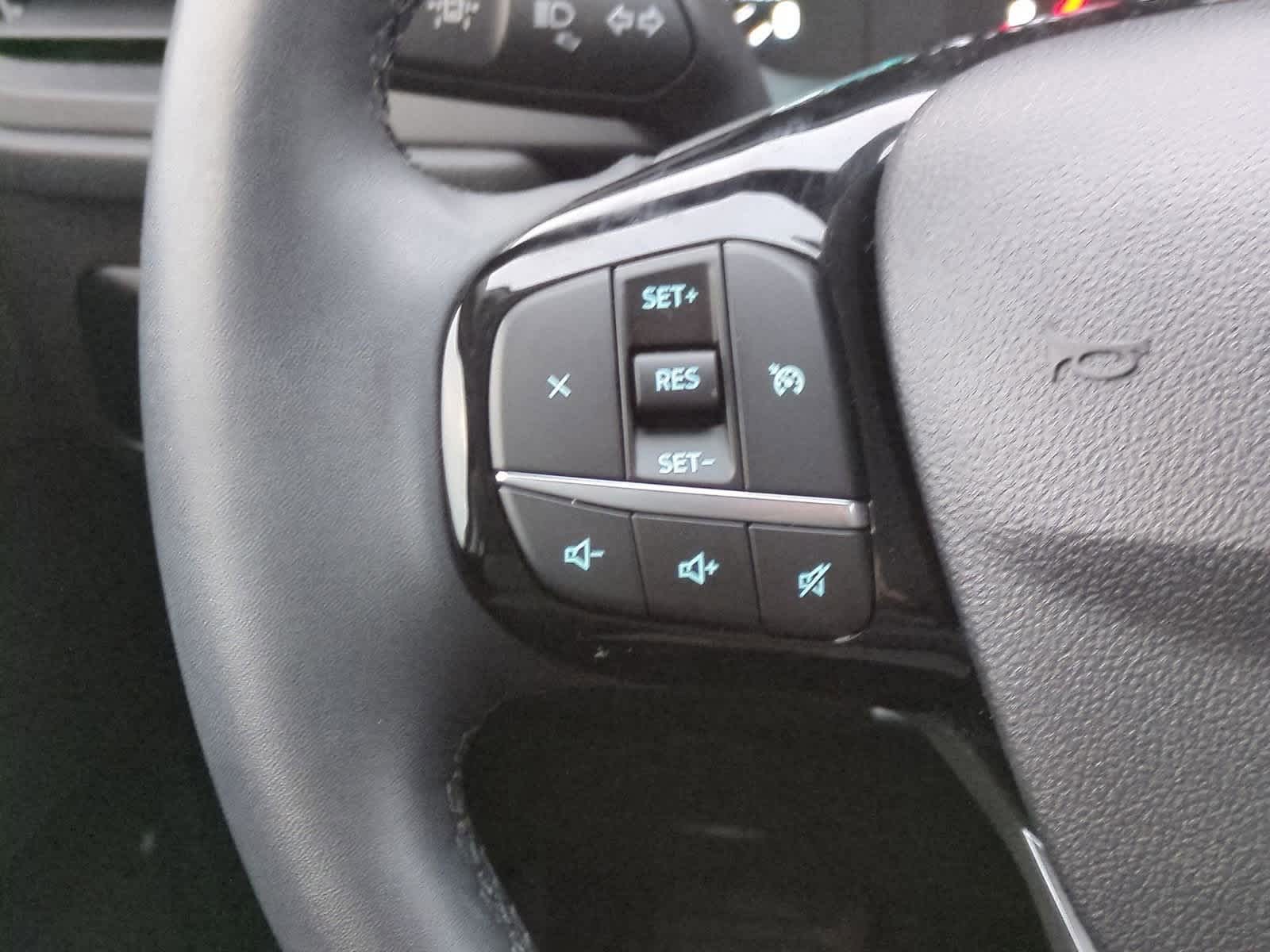 Thumbnail: 2022 Ford Escape - 23