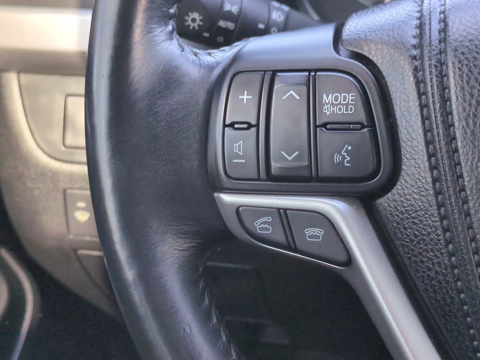 Thumbnail: 2014 Toyota Highlander - 25