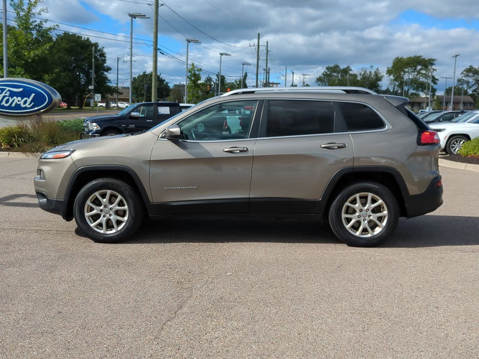 Thumbnail: 2017 Jeep Cherokee - 5