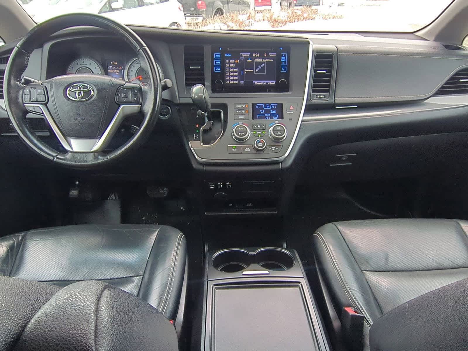 Thumbnail: 2015 Toyota Sienna - 15