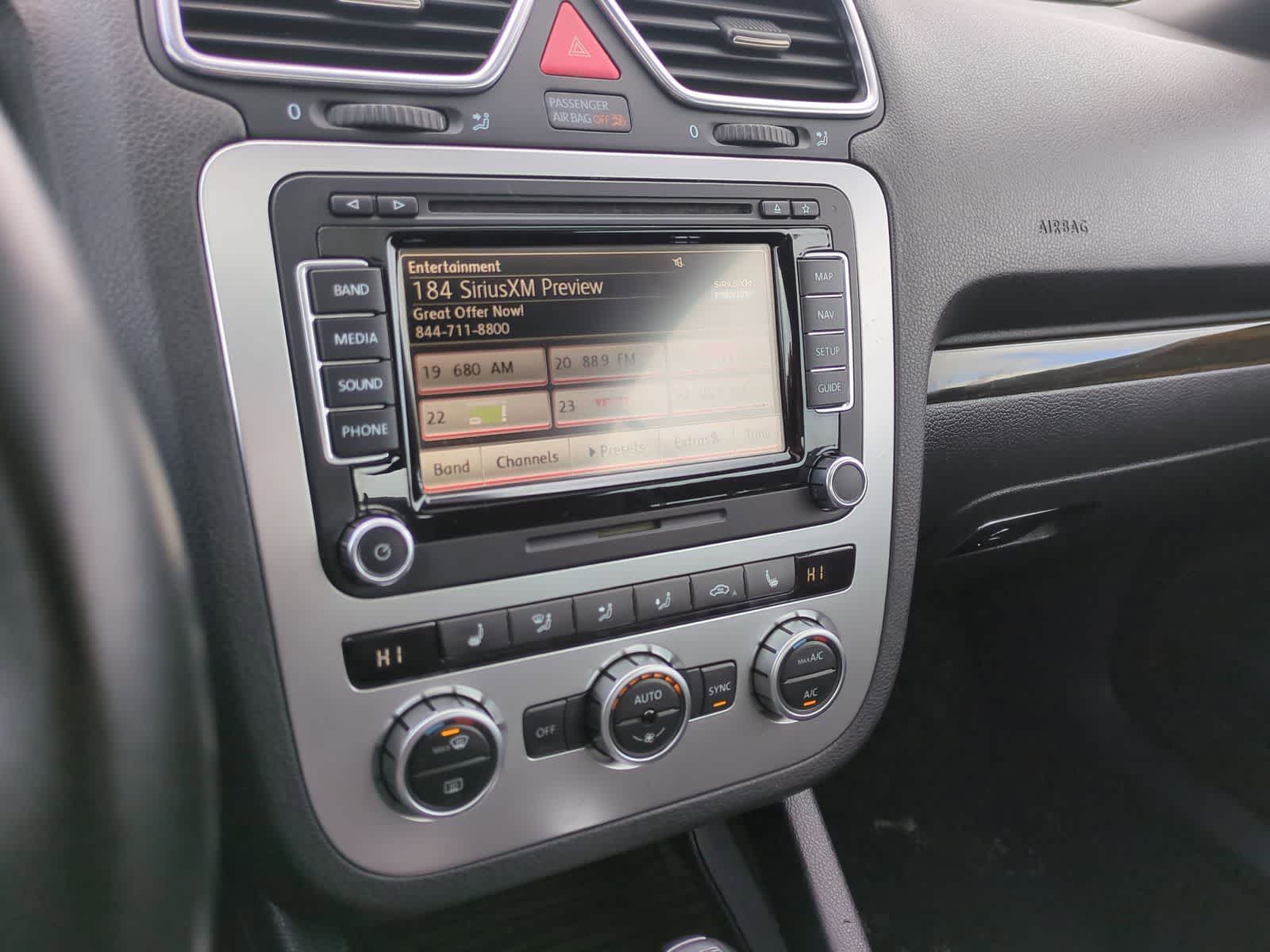 Thumbnail: 2013 Volkswagen Eos - 28