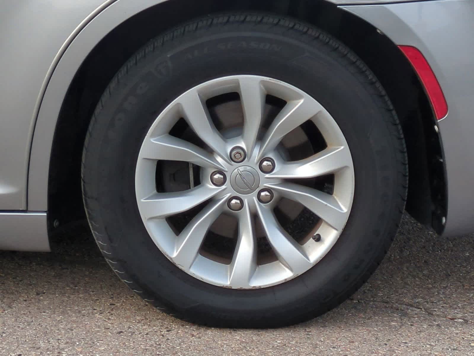 Thumbnail: 2015 Chrysler 300 - 14