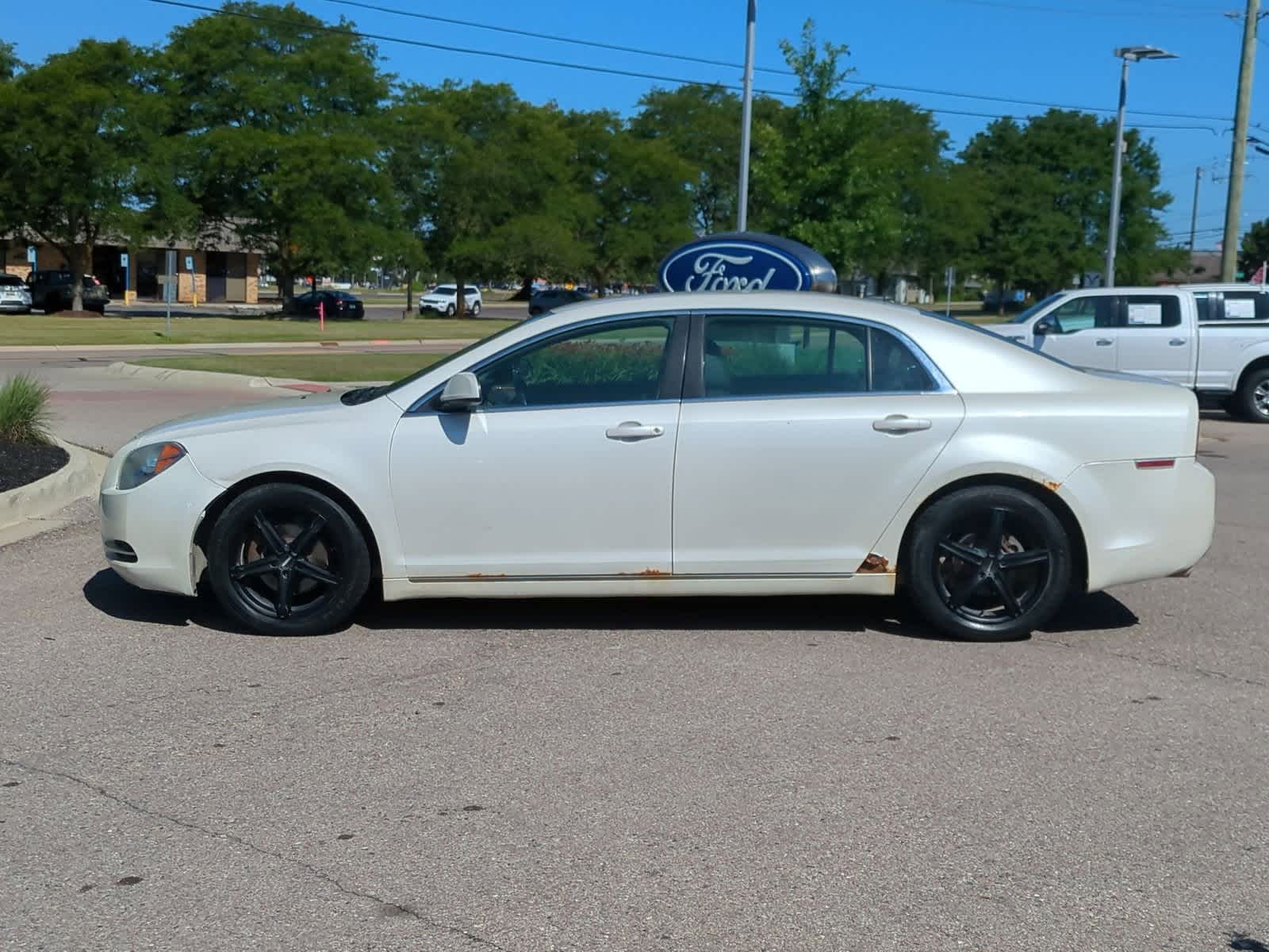 Thumbnail: 2010 Chevrolet Malibu - 5