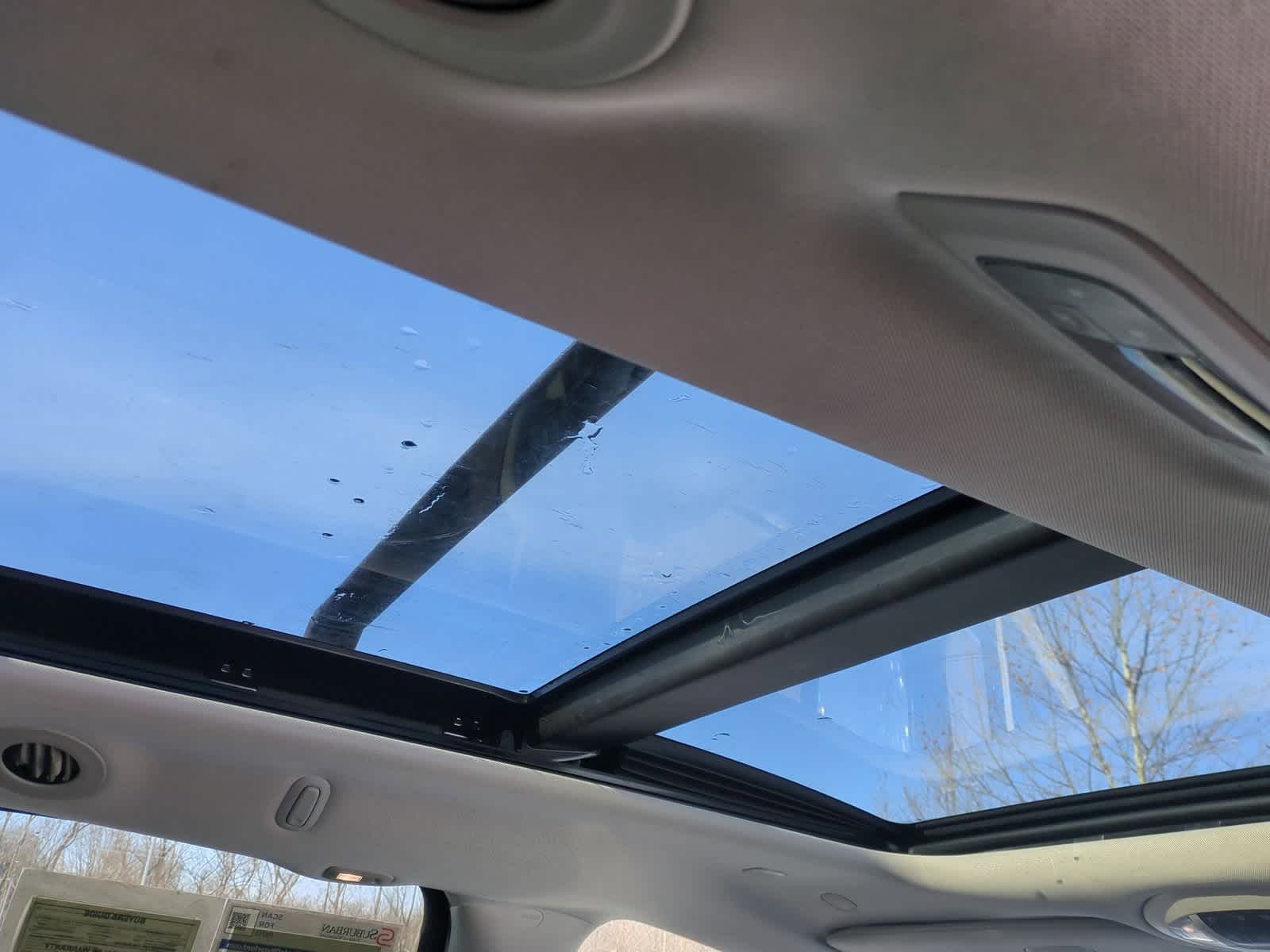 Thumbnail: 2023 Chrysler Pacifica - 24