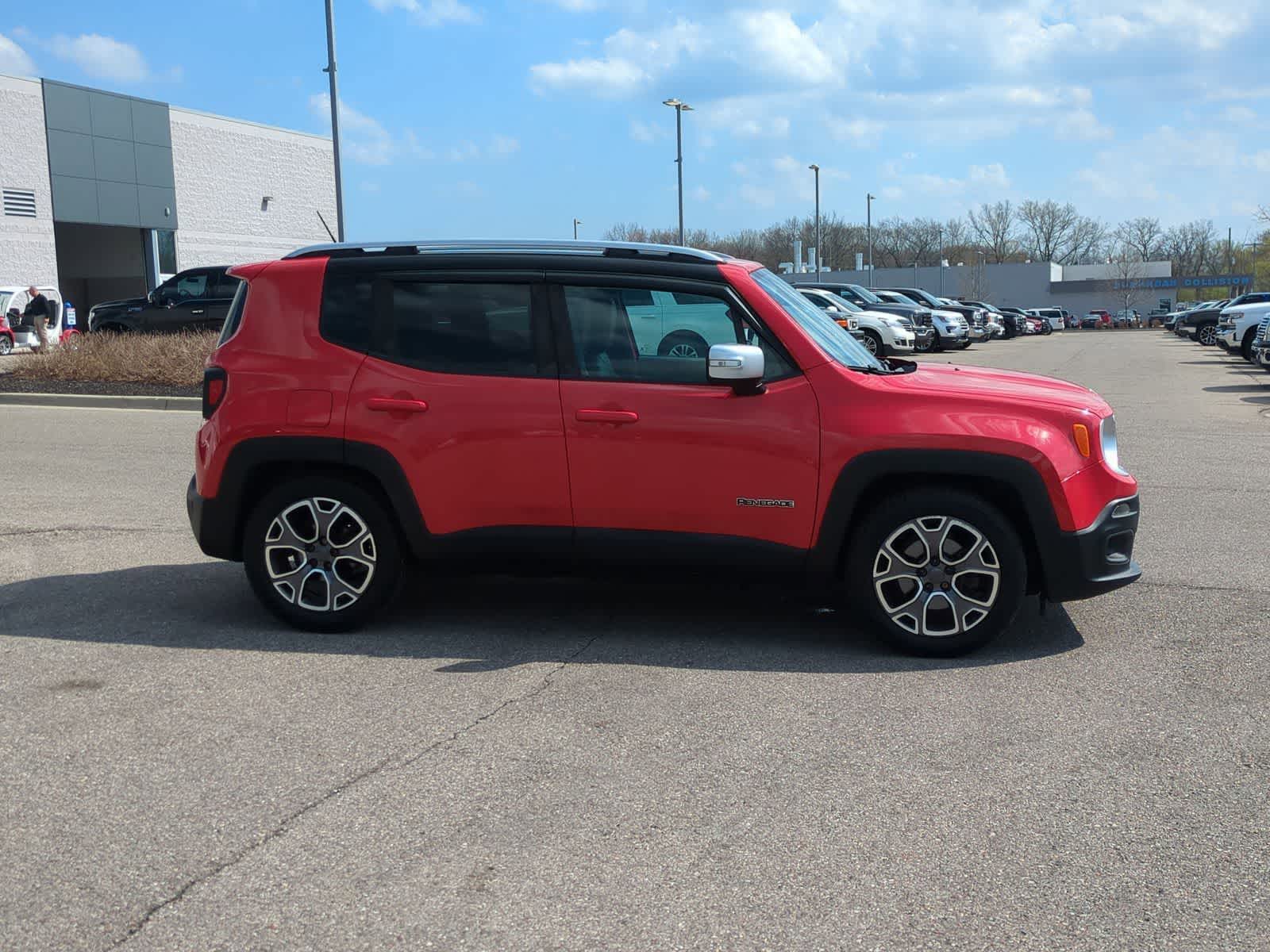 Thumbnail: 2015 Jeep Renegade - 9