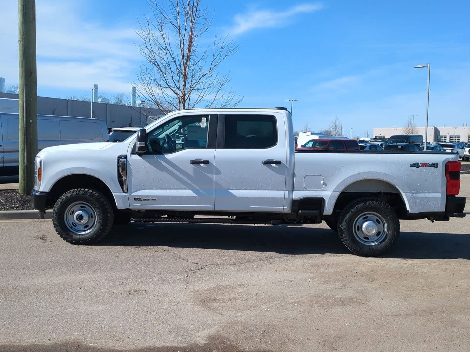 2025 Ford Econoline E-350 5