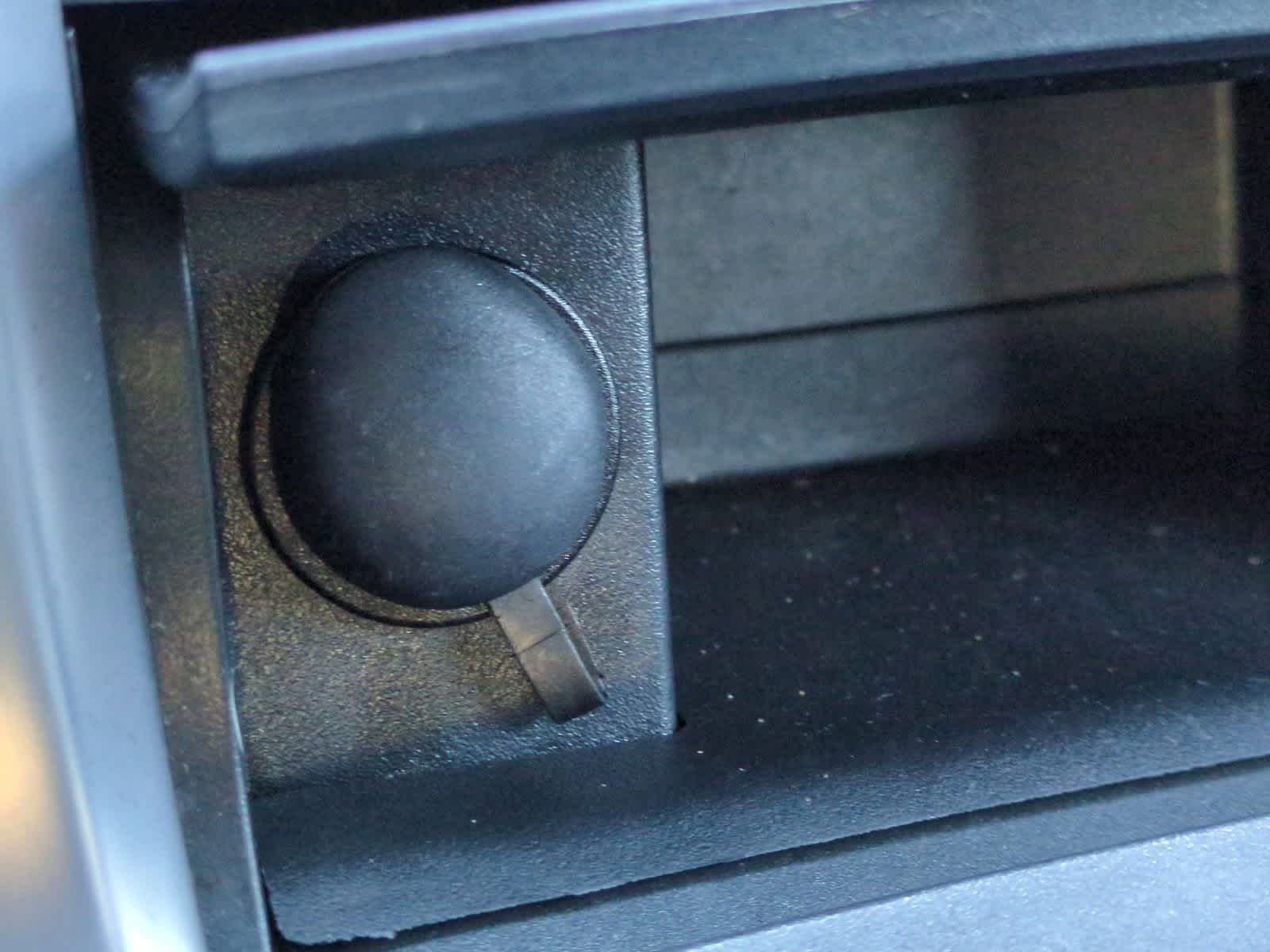 Thumbnail: 2012 Lincoln MKZ - 30