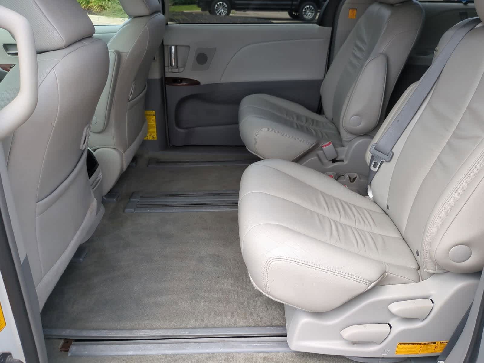 Thumbnail: 2011 Toyota Sienna - 20