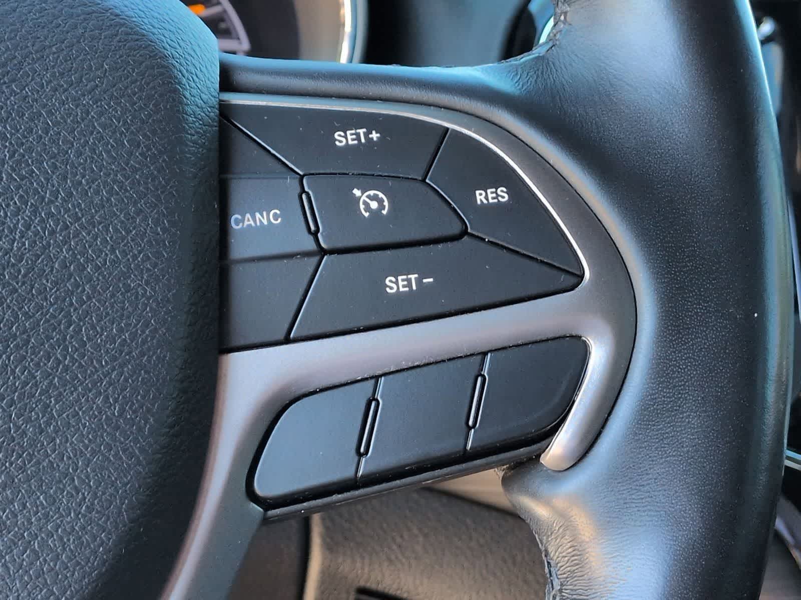Thumbnail: 2020 Jeep Grand Cherokee - 24