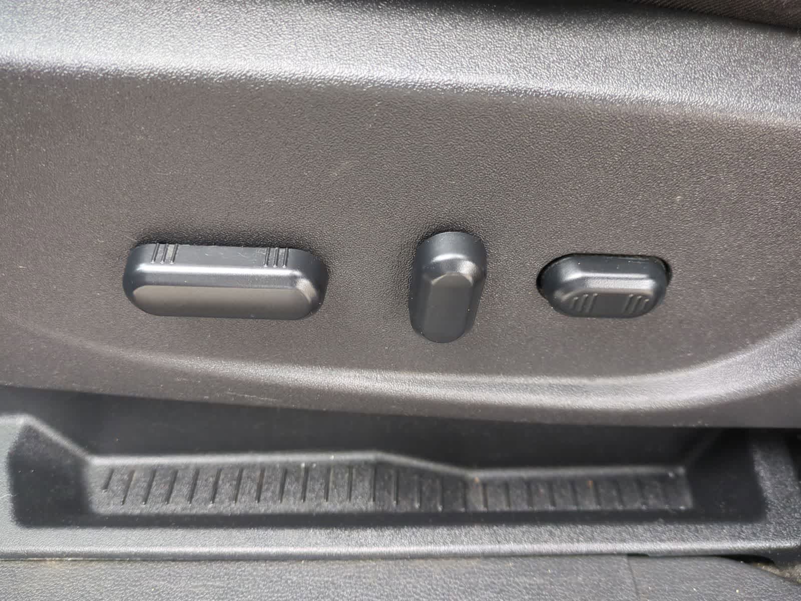 Thumbnail: 2016 Ford Escape - 17