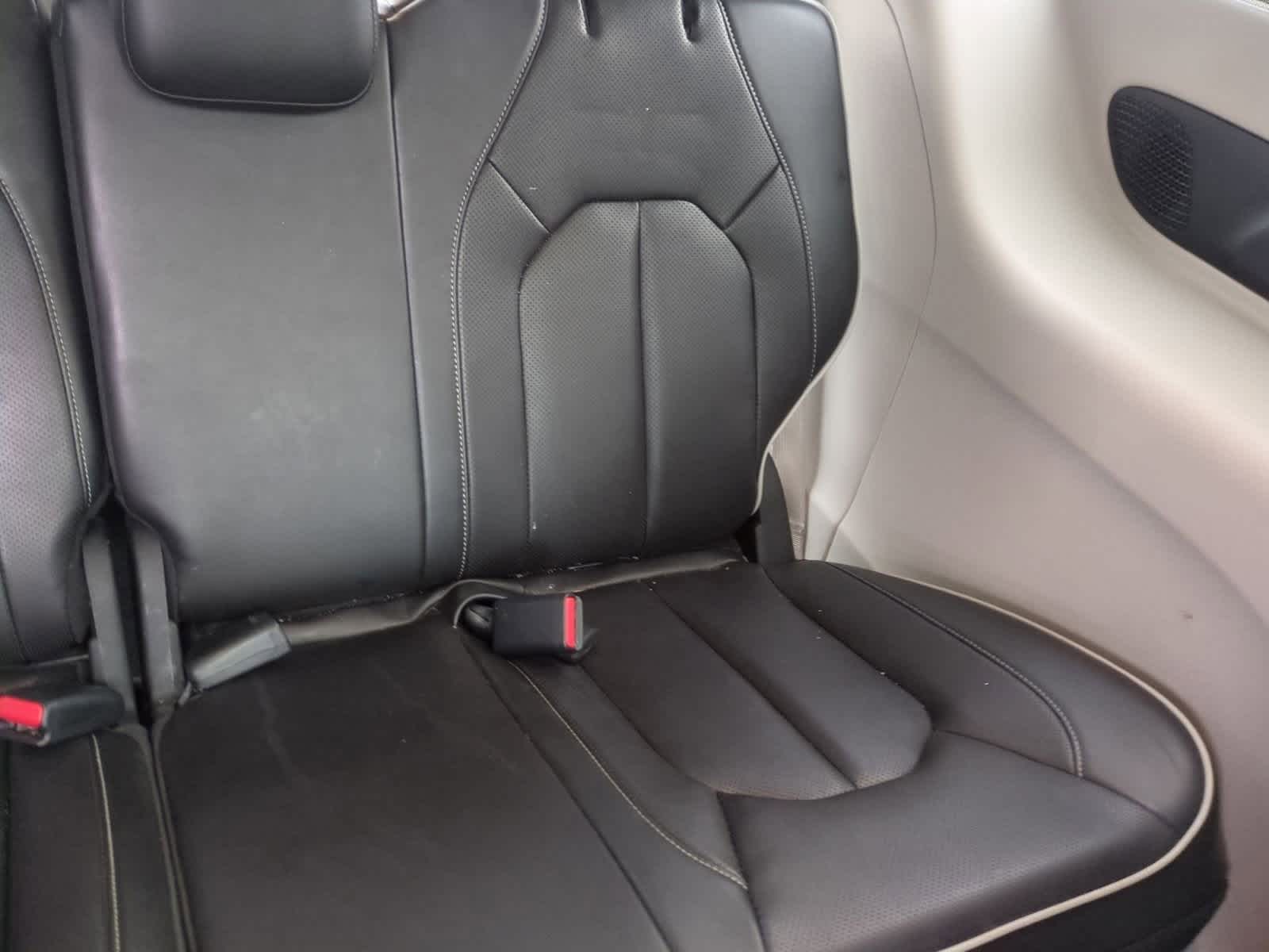 Thumbnail: 2022 Chrysler Pacifica - 22