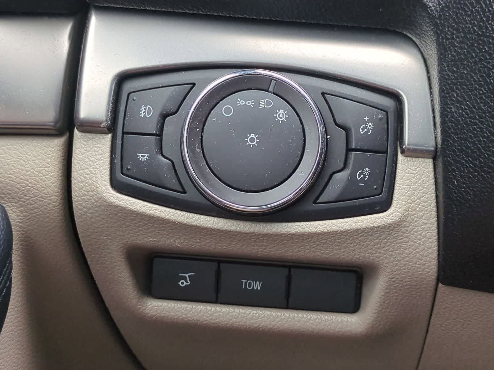 Thumbnail: 2018 Ford Explorer - 28