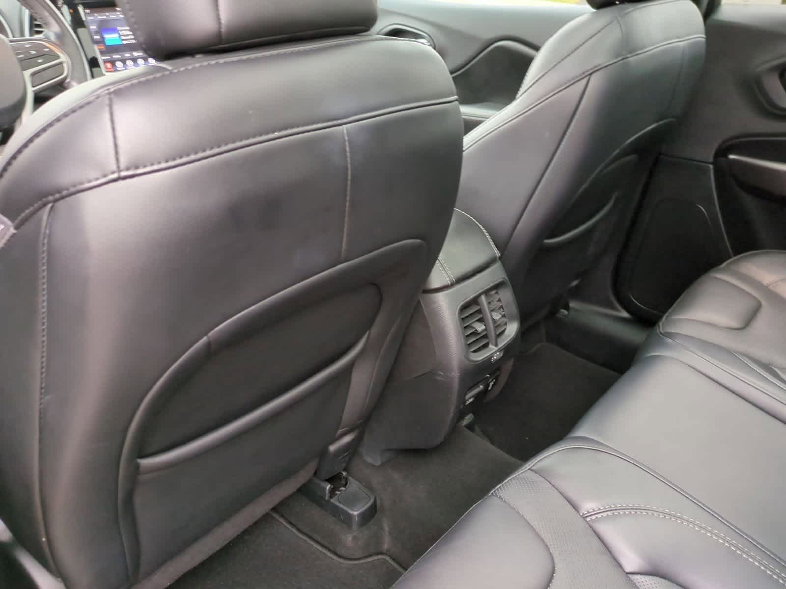 Thumbnail: 2020 Jeep Cherokee - 18