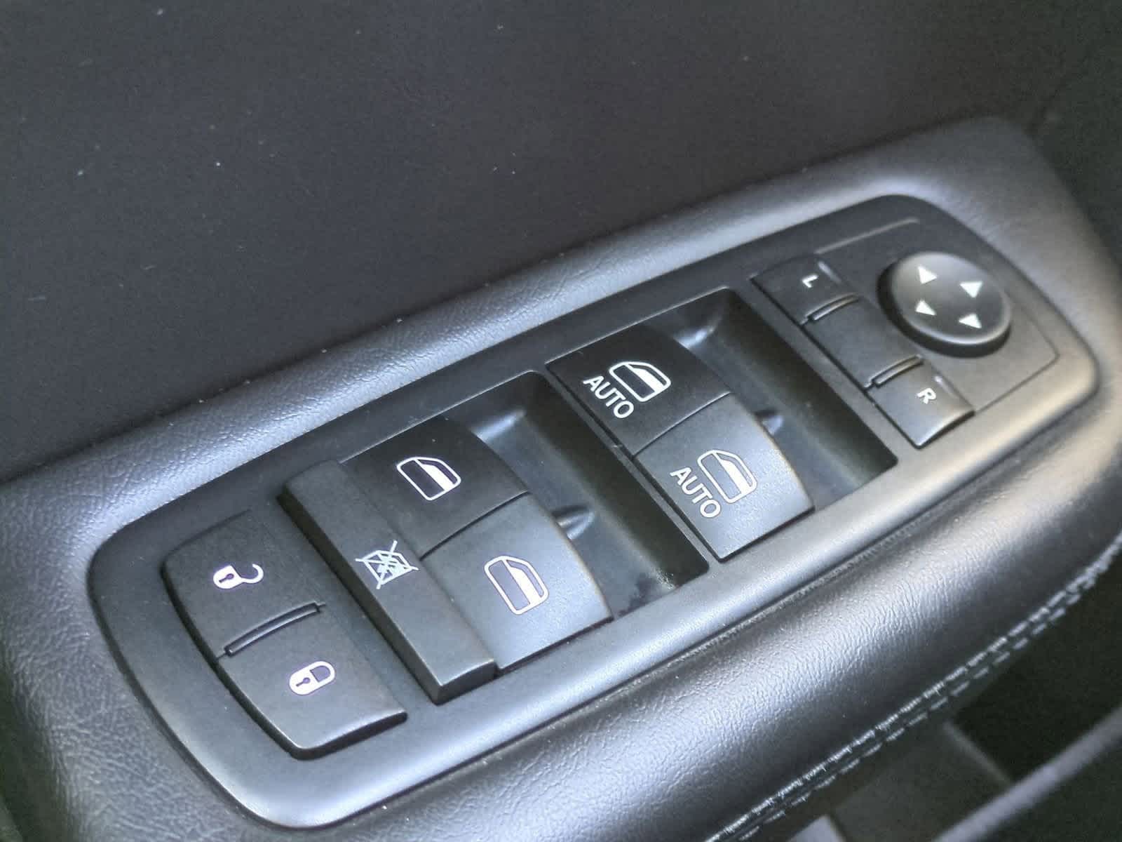 Thumbnail: 2016 Chrysler 200 - 30