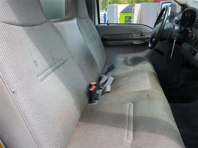 2005 Ford Econoline E-550 17